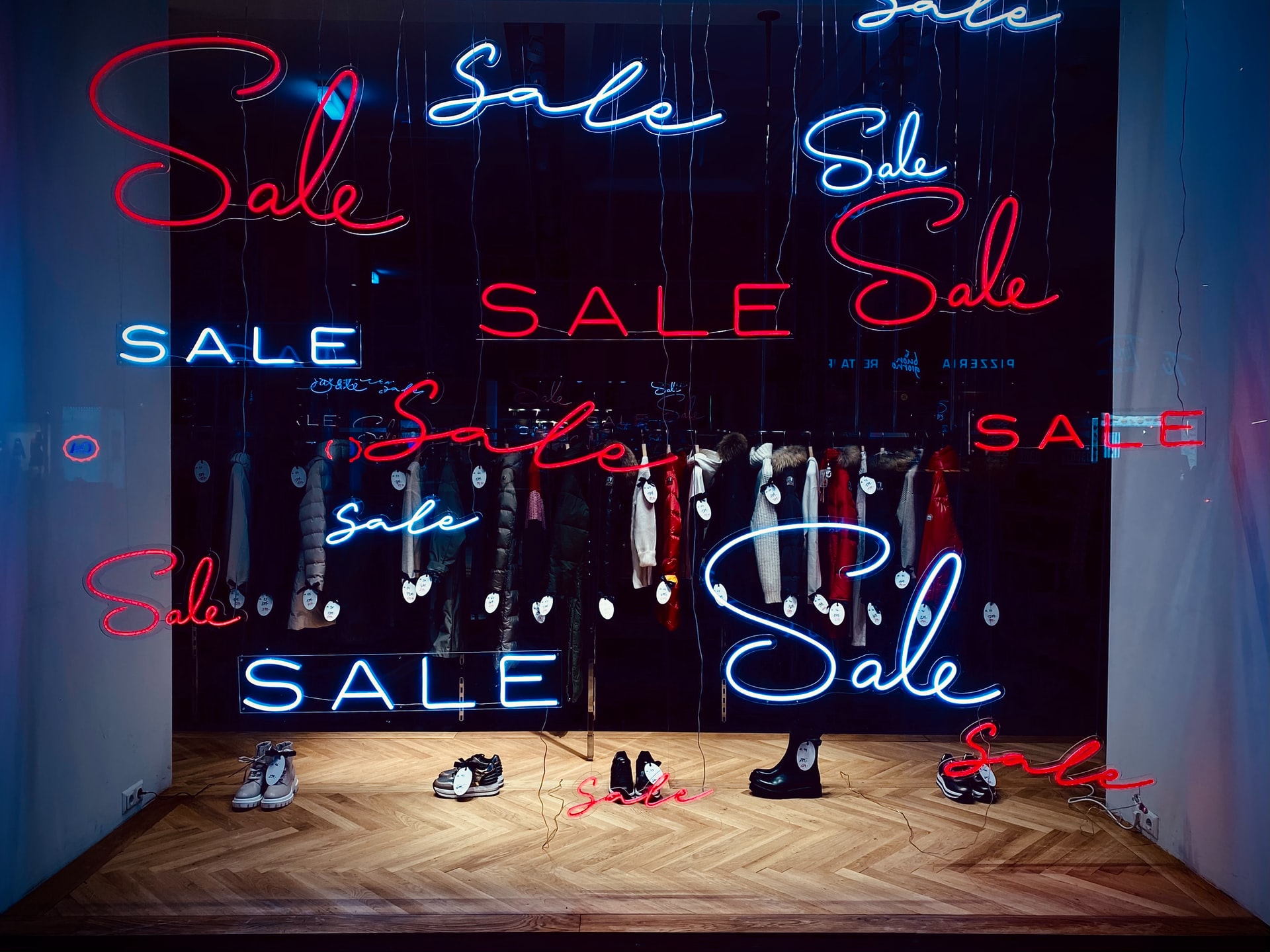 A Comprehensive Guide to Inside vs. Outside Sales