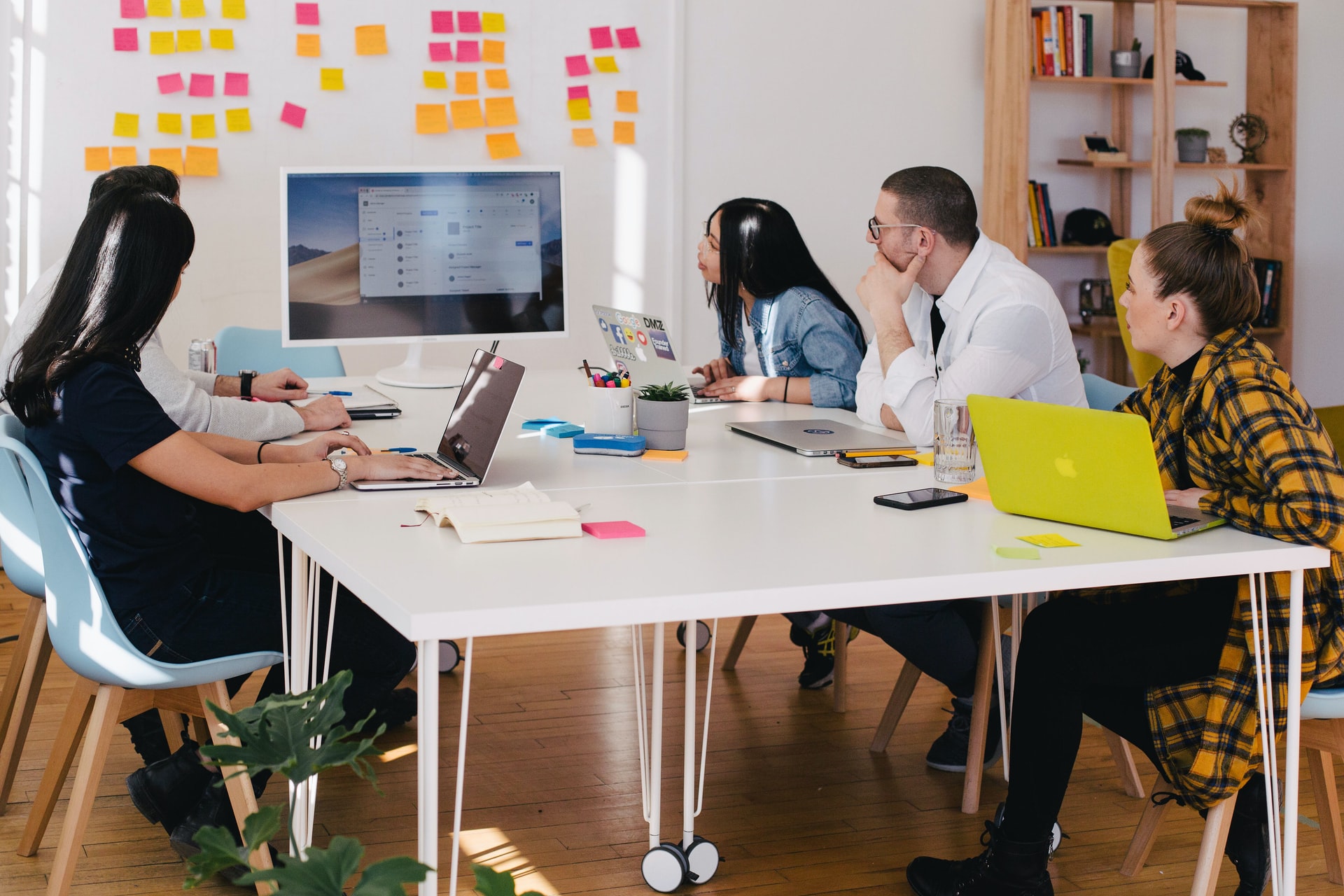 5 Ways To Keep Your Digital Sales Team In The Loop About Major Business Process Updates