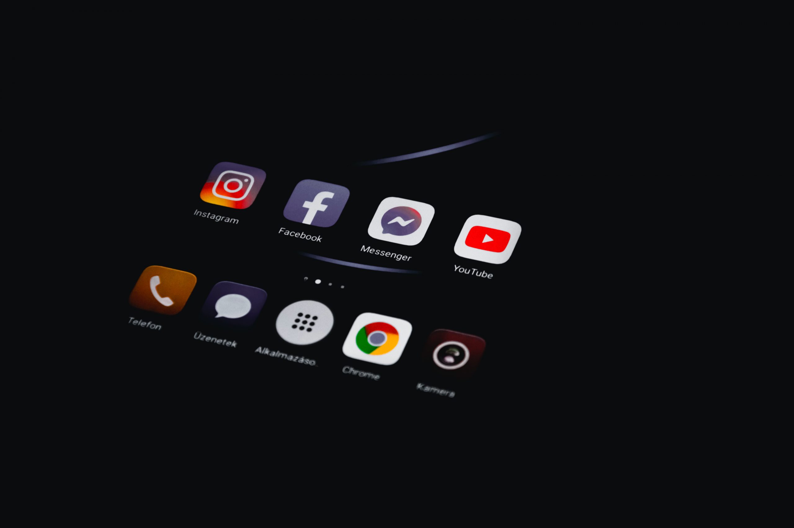 Top 5 Reasons Why You Must Take A Break From Social Media